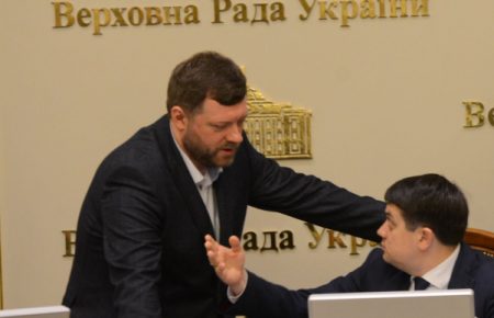 Голова «Слуги народу» в Раді заявив, що Разумков «не може більше представляти партію на такій високій посаді»