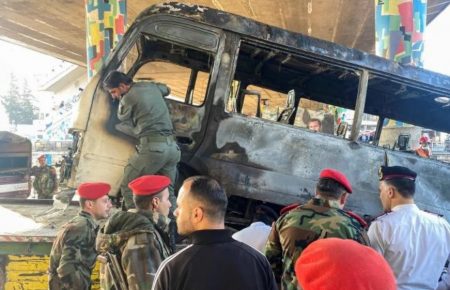 У Сирії підірвали автобус із солдатами: щонайменше 14 загиблих, троє постраждалих