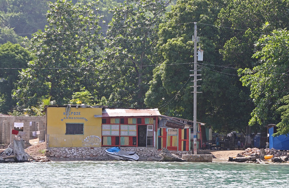 На Гаїті озброєні бойовики увірвалися до школи, є поранені