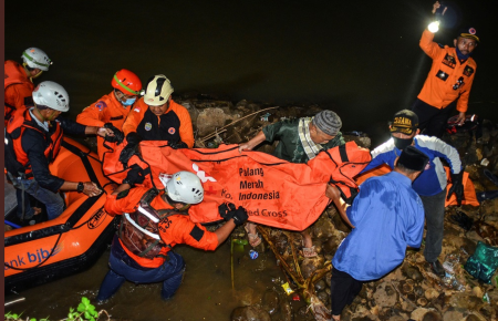 В Індонезії у річці під час екскурсії потонули 11 учнів, ще 10-х врятували