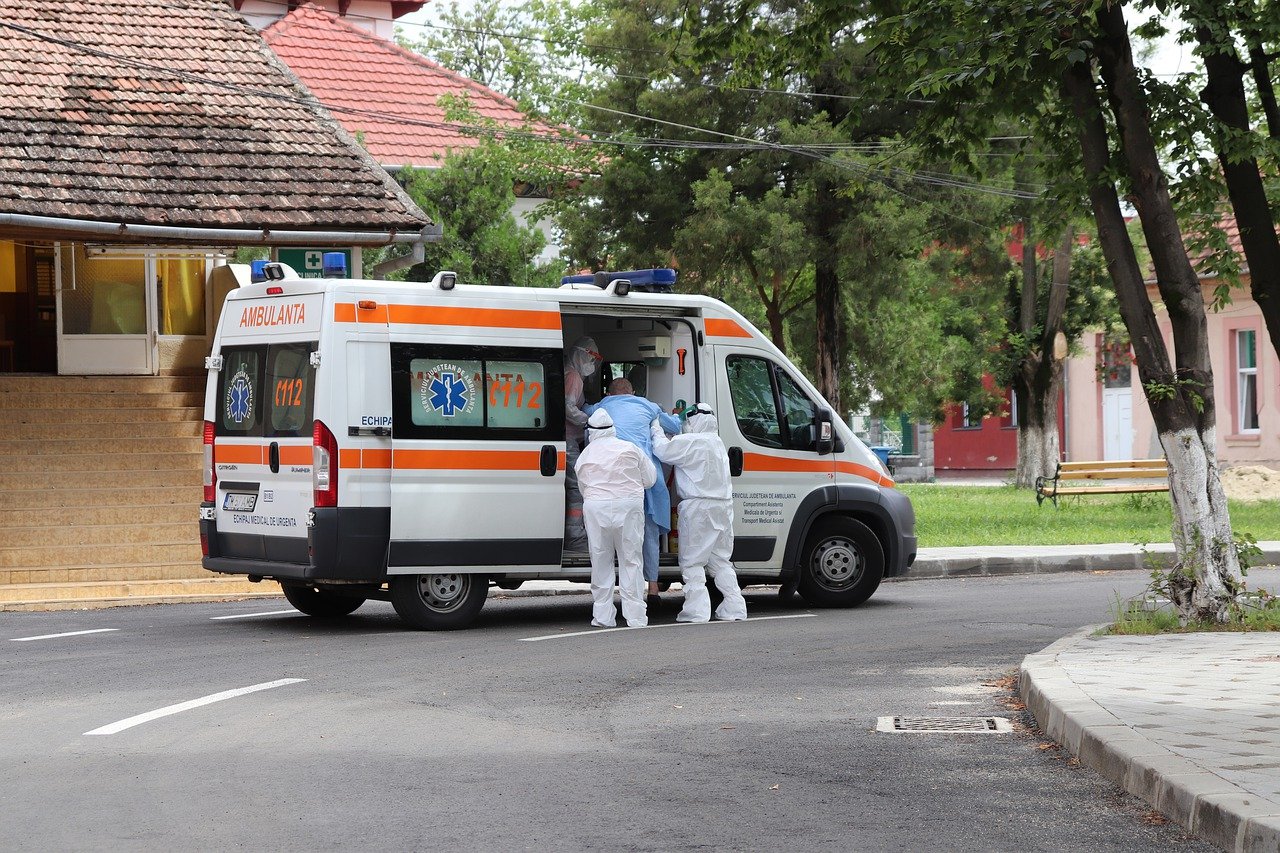 7-8 тысяч обращений в сутки: как работает скорая помощь в Киеве во время очередной волны коронавируса