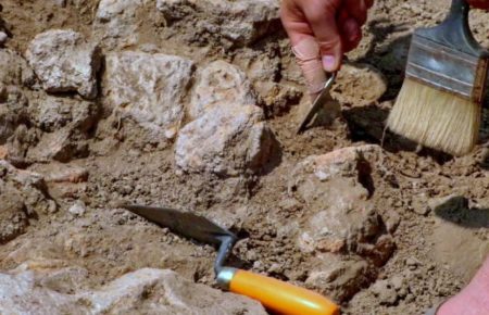 Археологи завершили дослідження найстарішого міста Хмельницької області 