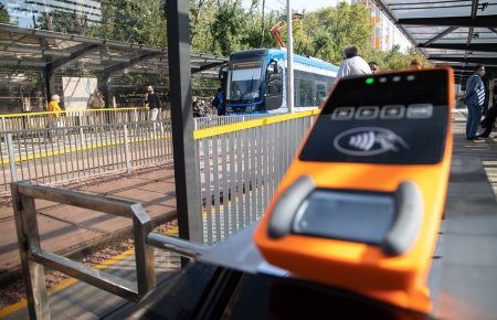У Києві дозволили сплачувати штраф за безквитковий проїзд без готівки