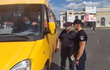 Пасажирам загрожуватиме штраф до 34 тисяч грн за відсутність COVID-документів під час міжобласних автоперевезень
