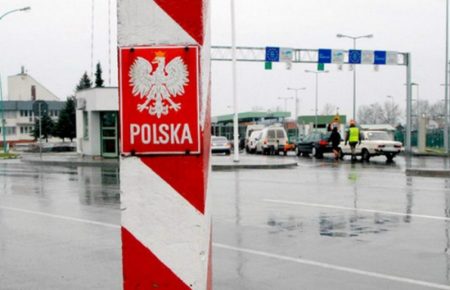 На кордоні з Польщею утворилися черги на в'їзд в Україну