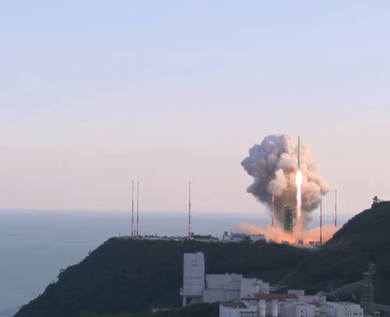Південна Корея запустила свою першу ракету-носій «Нурі» (ВІДЕО)