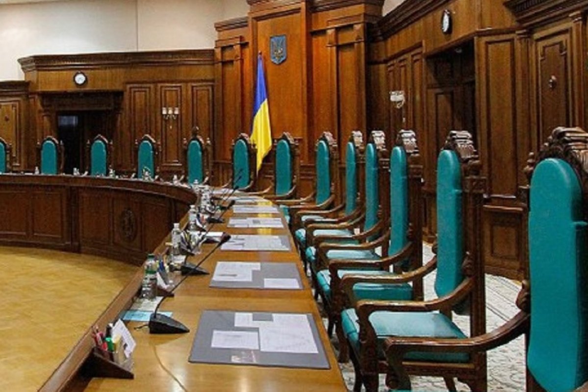 Зеленський призначив двох нових суддів КСУ