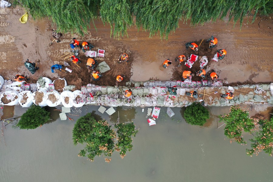 На півночі Китаю через повені евакуювали понад 120 тисяч людей