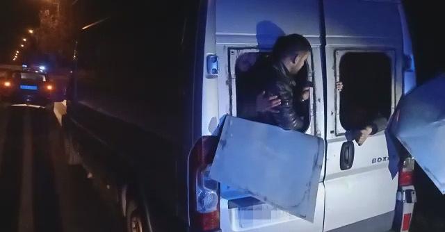 В Польше нелегальные мигранты разбили автобус, который должен был вывезти из страны — Пограничная служба (видео)