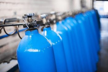 У нормальних цивілізованих країнах ніхто балони з кисневих заводів не возить — Давиденко У нормальних цивілізованих країнах ніхто балони з кисневих заводів не возить — Давиденко