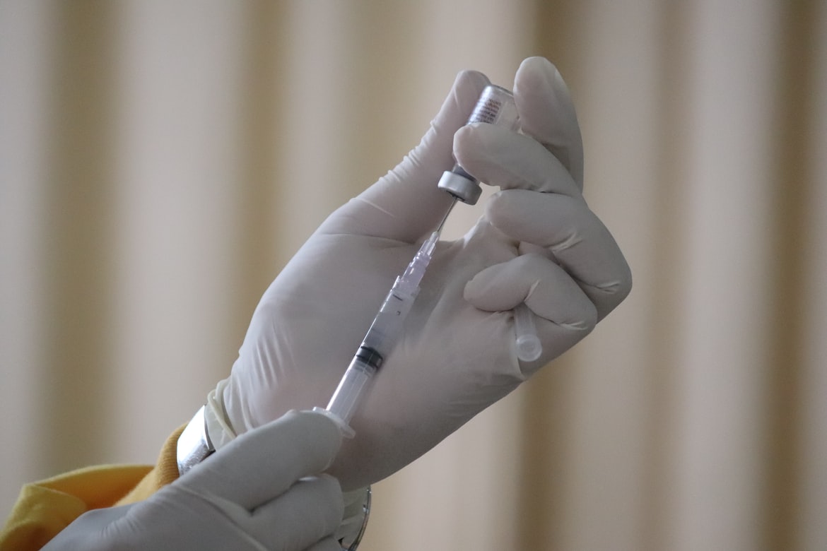 В Україні за добу проти COVID-19 вакцинували понад 289 тисяч людей