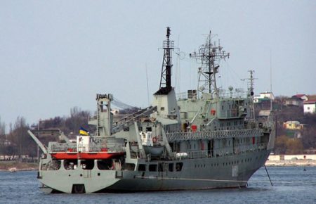 Біля острова Зміїний зазнало лиха судно ВМС України: затоплено кілька відсіків