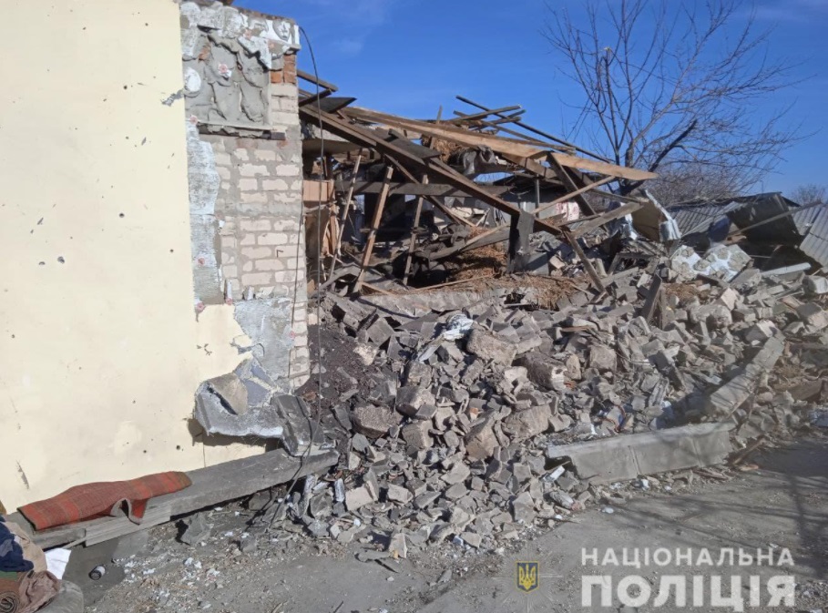Обстріли бойовиків пошкодили 9 житлових будинків у Невельському на Донеччині (ФОТО)