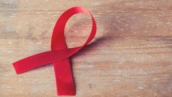 В Україні стали менше тестувати на ВІЛ — голова фундації АнтиСНІД США в Україні