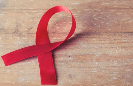 В Україні стали менше тестувати на ВІЛ — голова фундації АнтиСНІД США в Україні