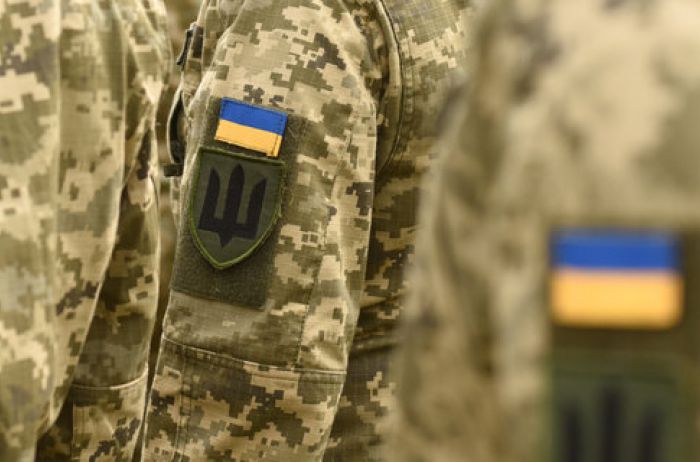 Бойовики обстріляли на Донбасі санітарні машини українських військових, водій важко поранений