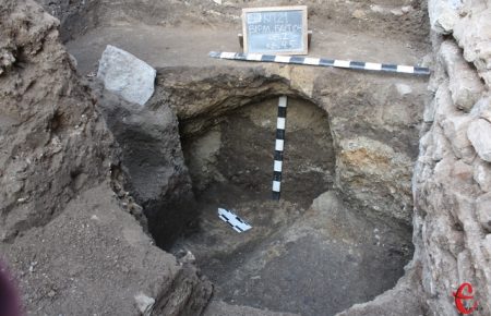 Археологи нашли в Каменце-Подольском древний подземный ход (фото)