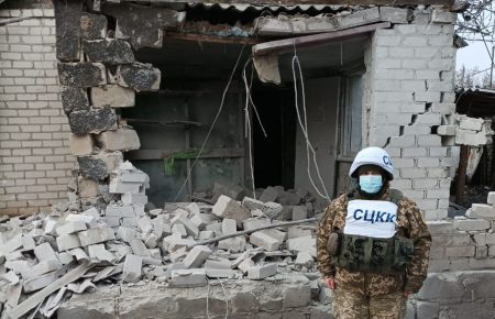 Бойовики обстріляли Новозванівку, цивільних евакуювали — СЦКК