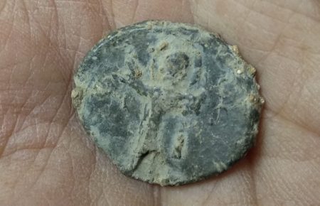 Археологи показали давню печатку, знайдену в «Софії Київській»