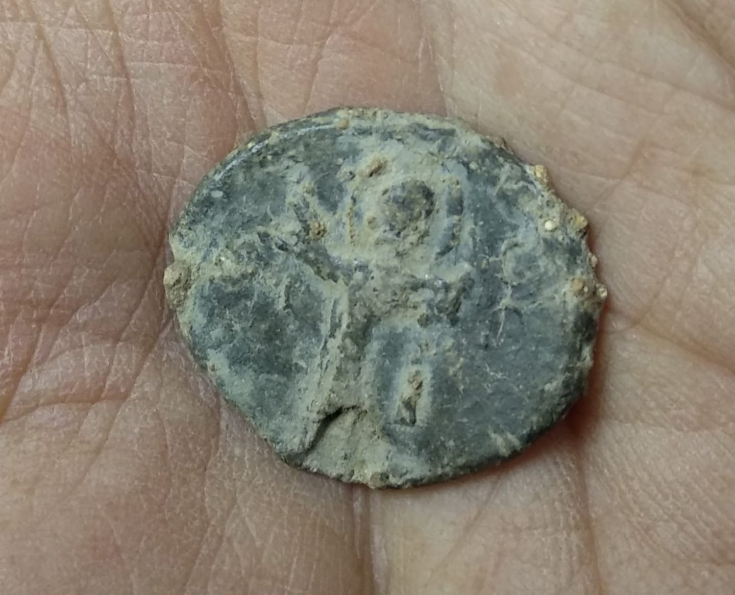 Археологи показали давню печатку, знайдену в «Софії Київській»
