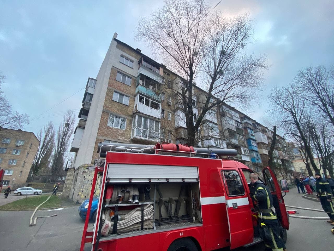 У Києві під час пожежі стався вибух газу у будинку: 15 мешканців та мешканок евакуювали