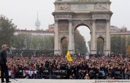 У містах Італії влаштували масові протести про коронавірусних обмежень