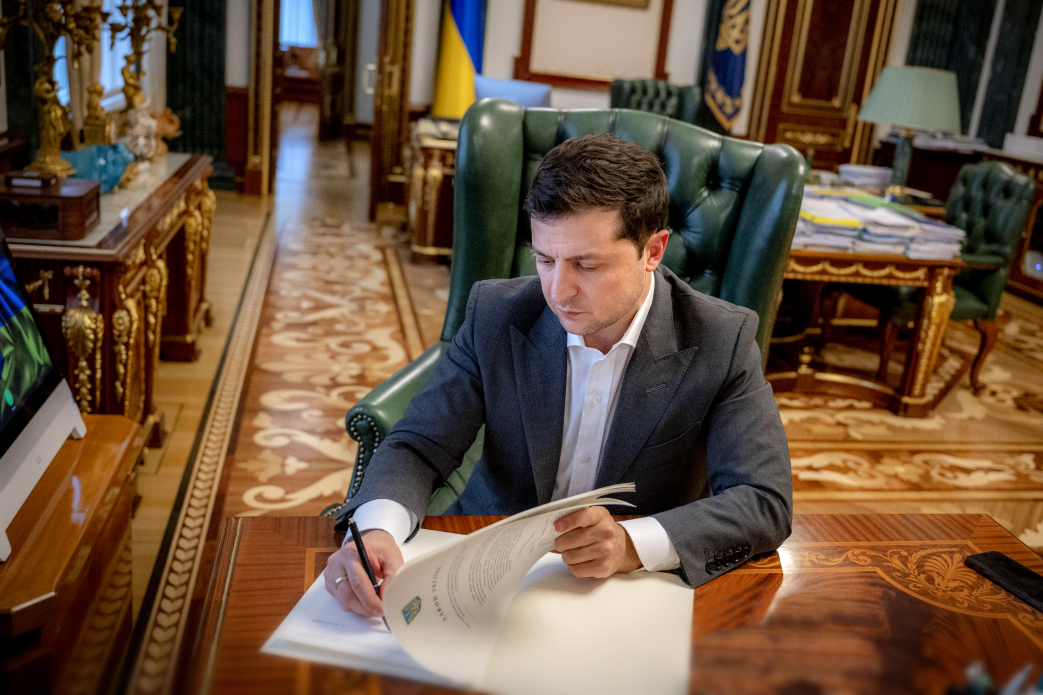 Президент підписав закон про заборону проросійських партій