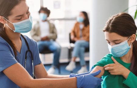 Чи треба дітям від 5-ти років вакцинуватися проти COVID-19?