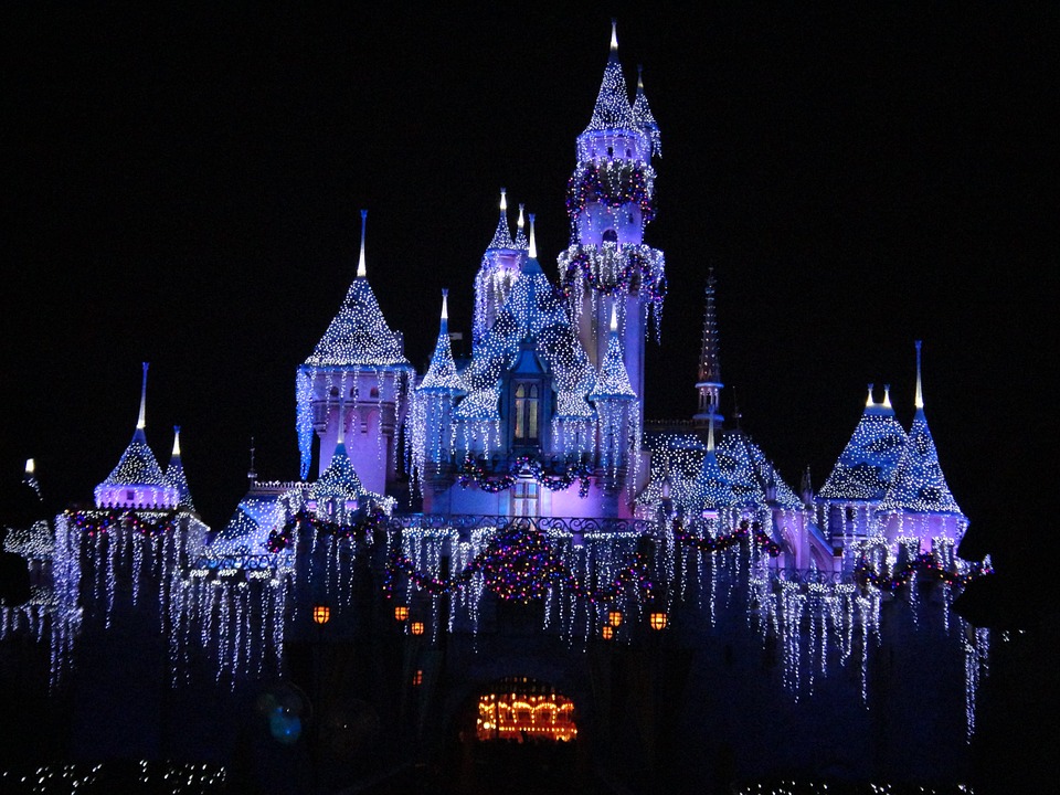 У США у парках Disneyland вперше зʼявились темношкірі Санта-Клауси