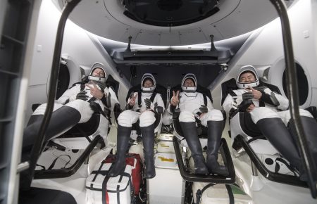 Астронавти з МКС повернулися на Землю: вони перебували на станції понад півроку (відео)