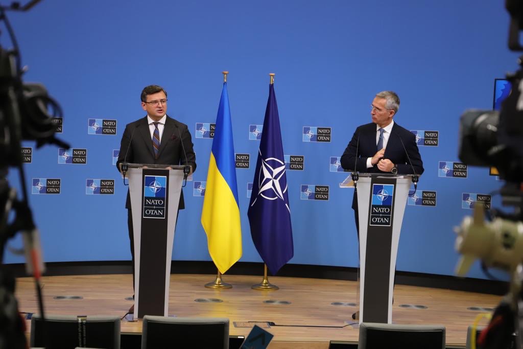 Кулеба у Брюсселі розповів, чого очікує Україна від НАТО на тлі загострення ситуації біля кордонів