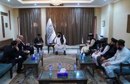 «Талібан» обіцяє відкрити школи для дівчаток наступного року