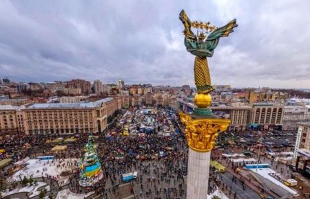 «Наркомани та проплачені протестувальники» — міфи й фейки про початок Євромайдану