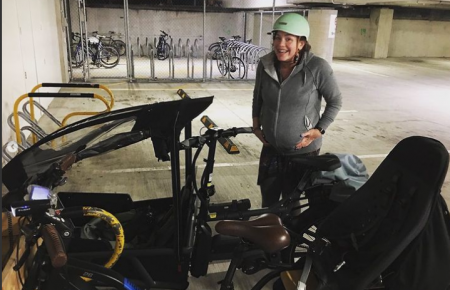 Політикиня з Нової Зеландії вночі їхала до лікарні на велосипеді, щоби народити