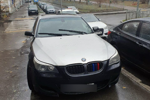 У Києві водій BMW відкрив стрілянину на мосту Патона