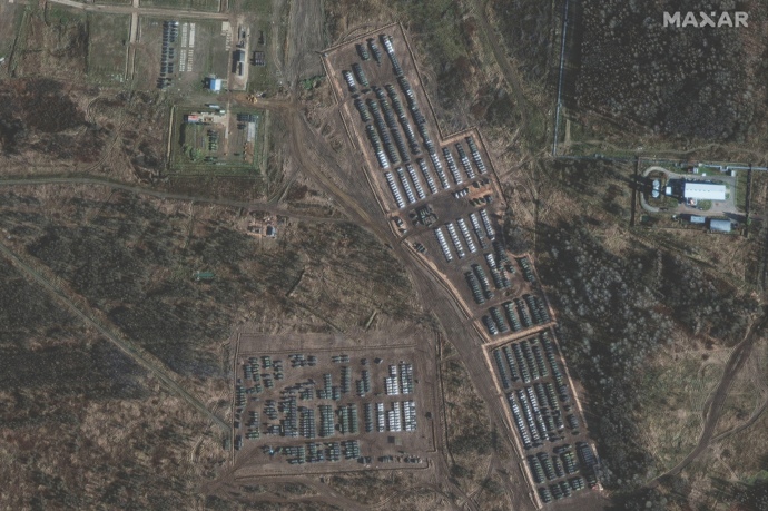 Наращивание российских войск на границе Украины: СМИ показали спутниковые снимки