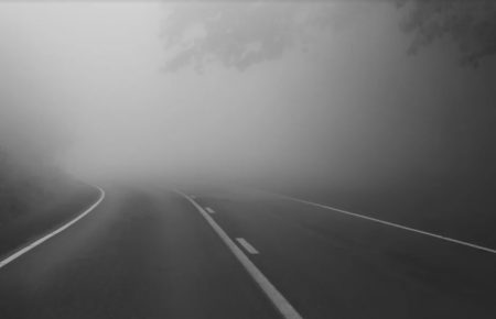 У Києві водіїв попереджають про густий туман 