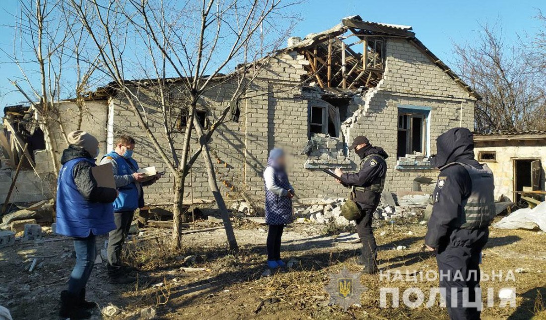 Уночі бойовики вдруге обстріляли Невельське: 7 будинків пошкоджені