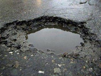 Чи мають право містяни самі ремонтувати дороги, якщо комунальники цього не роблять?