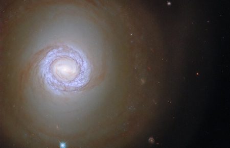 Телескоп Hubble сфотографував спіральну галактику у сузірʼї Піч