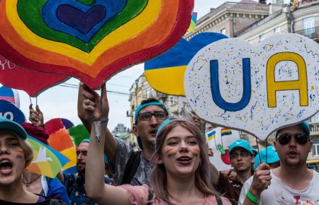 «Люди отримали надію» — в Україні вперше суд виніс вирок за гомофобію