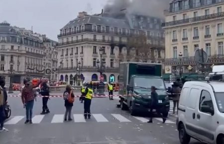 У Парижі сталась масштабна пожежа біля площі Опери