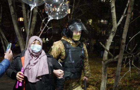 В оккупированном Крыму освободили адвоката Эдема Семедляева: ОМОН задержал активистов, которые пришли его встречать