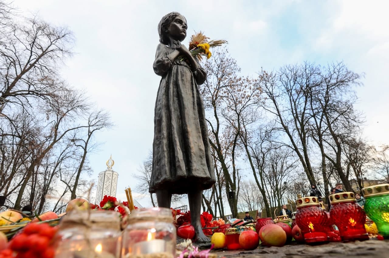 У Києві вшанували пам'ять жертв голодоморів (фото)