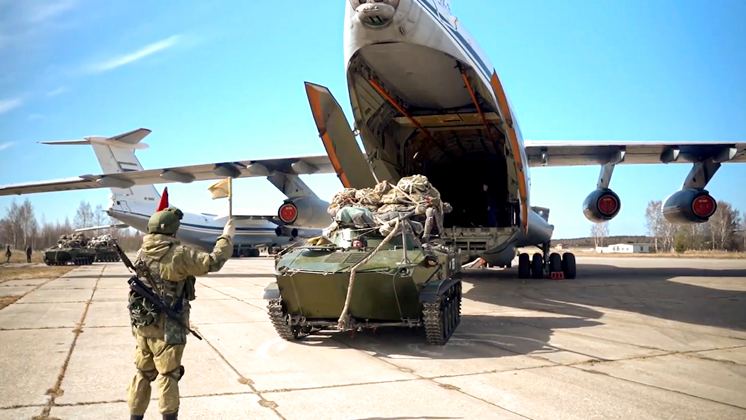 Канада розглядає можливість посилення військової допомоги Україні