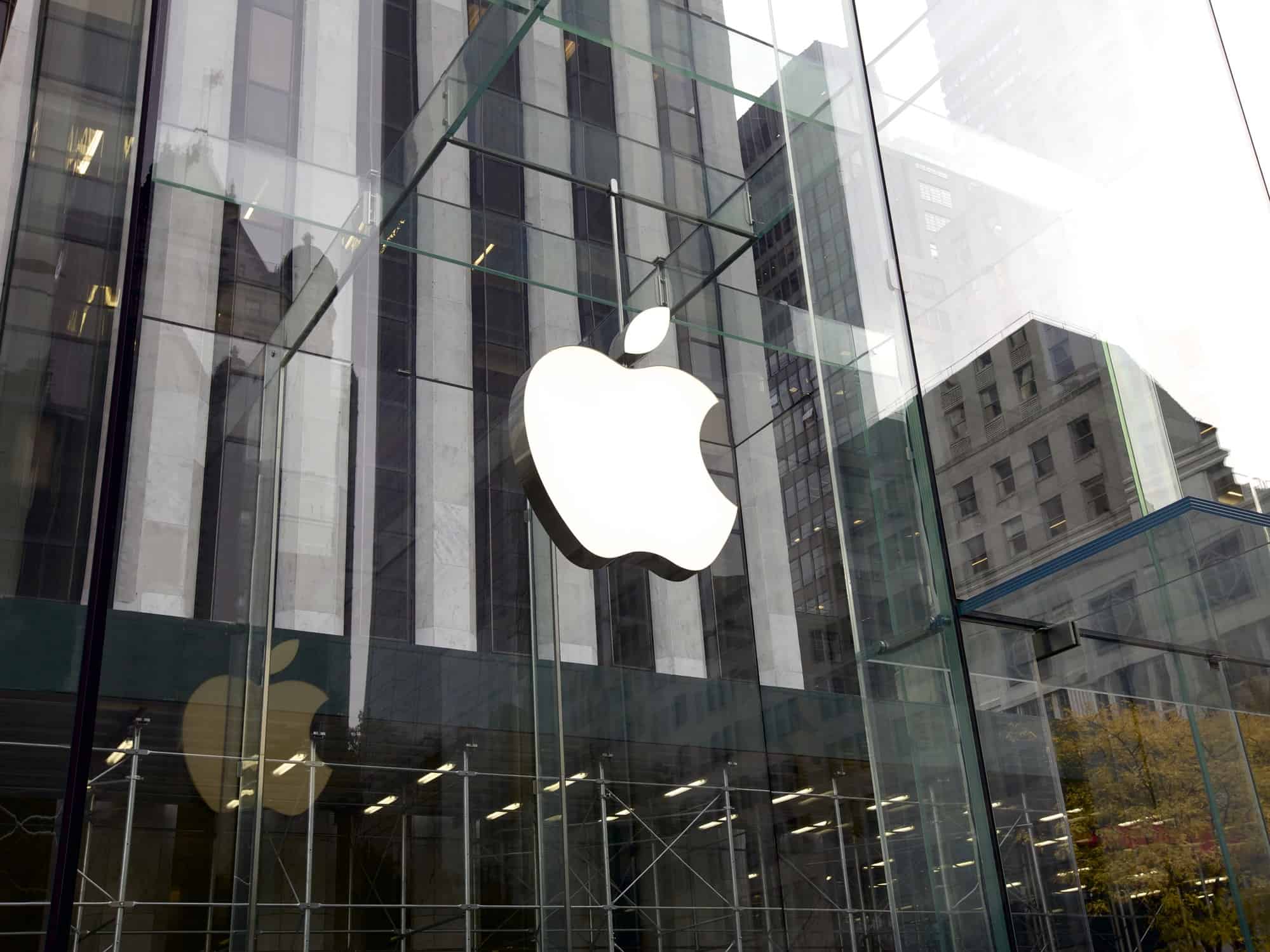 Apple знову найдорожча компанія у світі