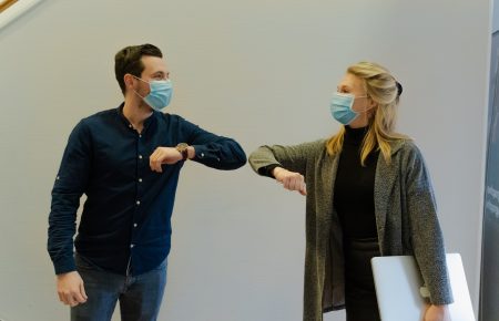 В Україні епідемія інсультів не через захисні маски, а через сам COVID-19 — неврологиня