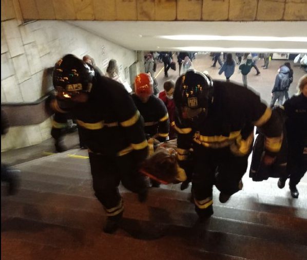 На станции «Палац Украина» под поезд попала женщина, она жива — Макогон