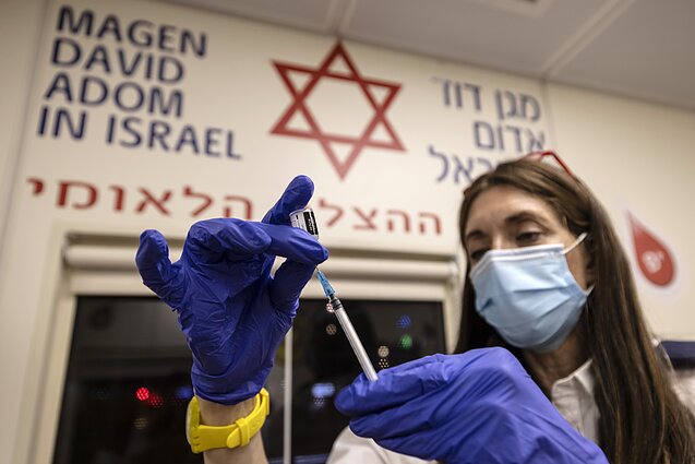 В Израиле впервые в мире будут вакцинировать от COVID-19 четвертой дозой