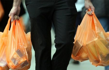 Правительство установило минимальные цены на пластиковые пакеты